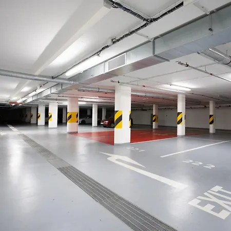 Oscar With Garage Praag